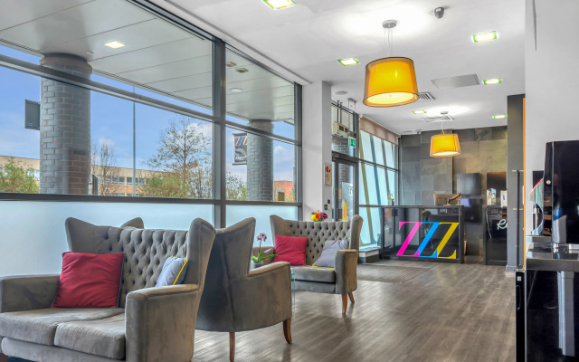 Апарт-отель Roomzzz Leeds City West