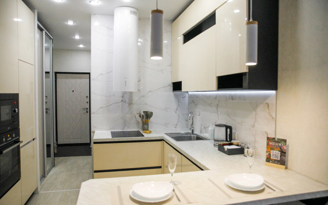 V Tsentre Petrozavodska U Naberezhnoy Flat