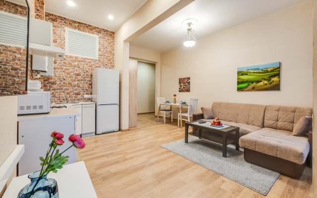 Prostornaya U Naberezhnoy Nevy Flat
