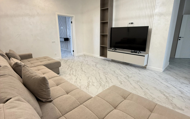 S Dizaynerskim Remontom Flat