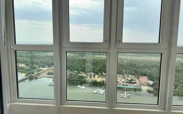 Studiya S Velikolepnym Vidom Na Reku Flat