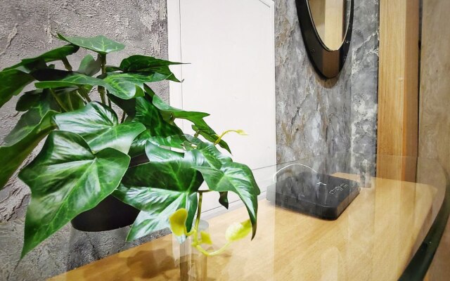 Uyutnaya Guru vozle Dendrariya Flat