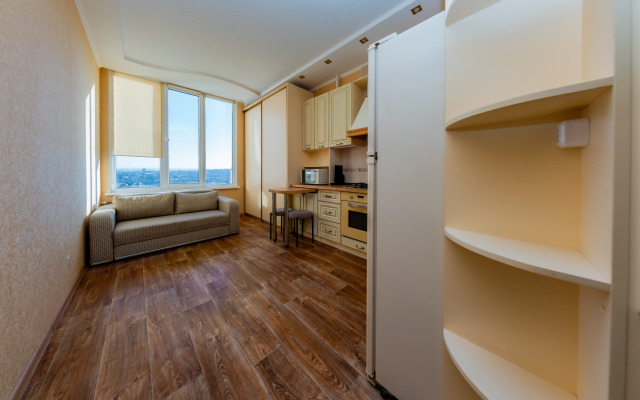 u Plyazha Park Pobedy na 4 Gostey s Vidom Na More Flat