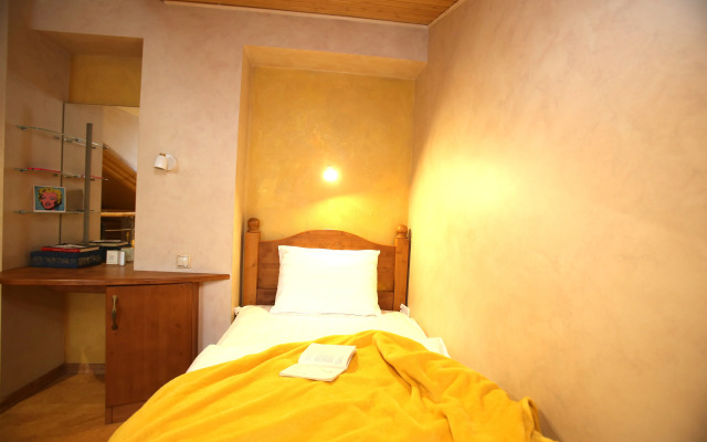 Dvukhurovnevye Nevsky 5 Apartment