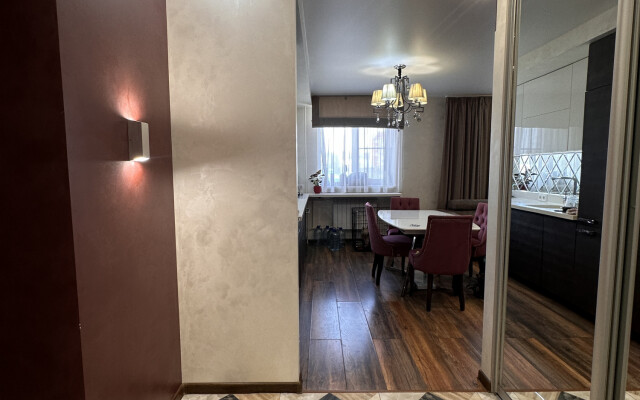 Квартира Трехкомнатная у Набережной Грина