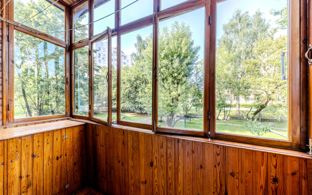 V Tikhom Tsentre Park Chelyuskintsev 4 Kom.kv. Flat