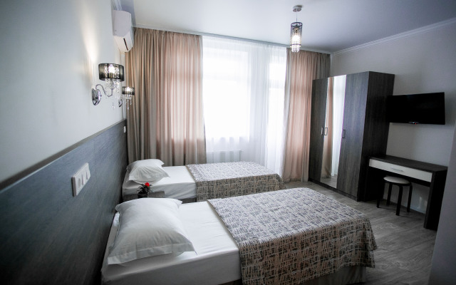 La V Hotel