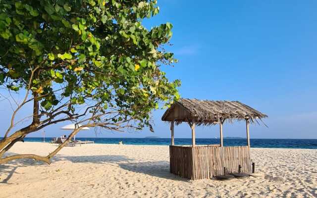Kamadhoo Inn Guest House