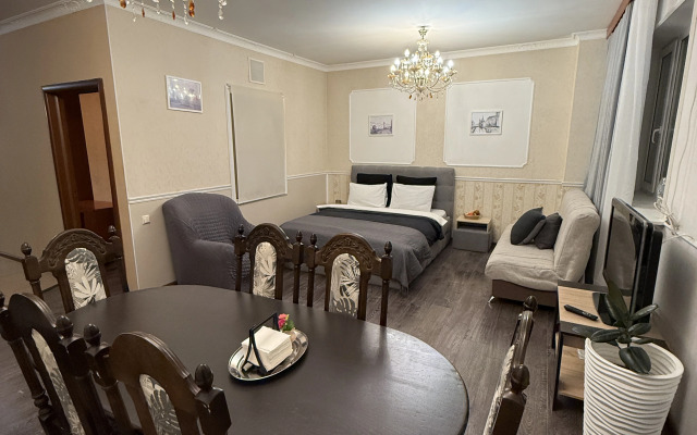 Апартаменты У Финляндского Вокзала и Крейсера Авроры"