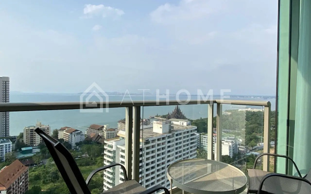 Riviera Wongamat Beach Apartment Hotel
