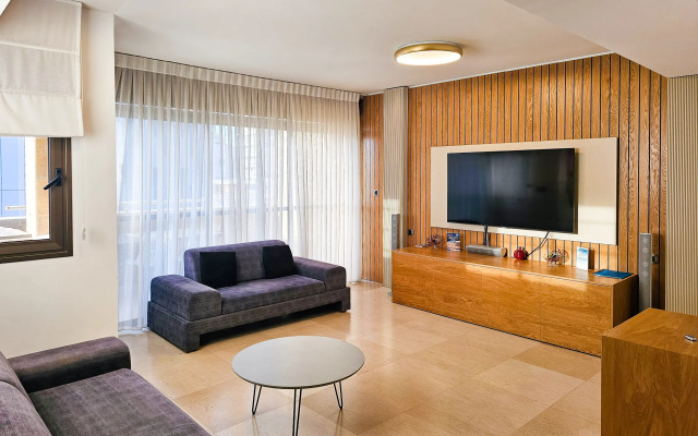 Comfort & Balcony By Feelhome Apartments