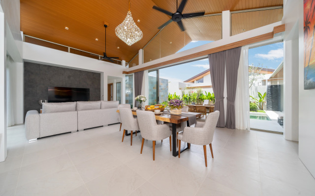 Luxury villa Bangtao with a Tropical Garden Villa