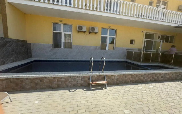 Kronos Hotel