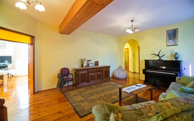 Bolshoy Kottedzh Dlya Vashikh Meropriyatiy Private House