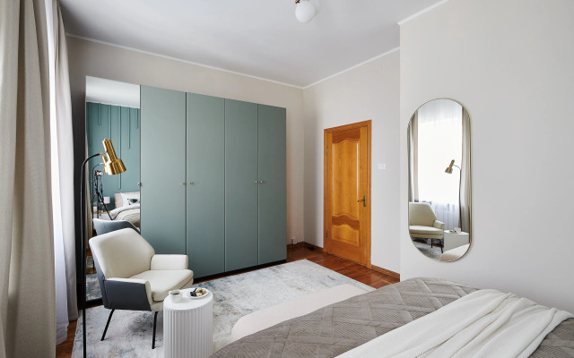 Квартира GM Apartments Двухуровневая с мансардой у Патриарших Прудов