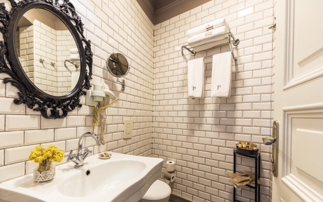 Petros Boutique Hotel
