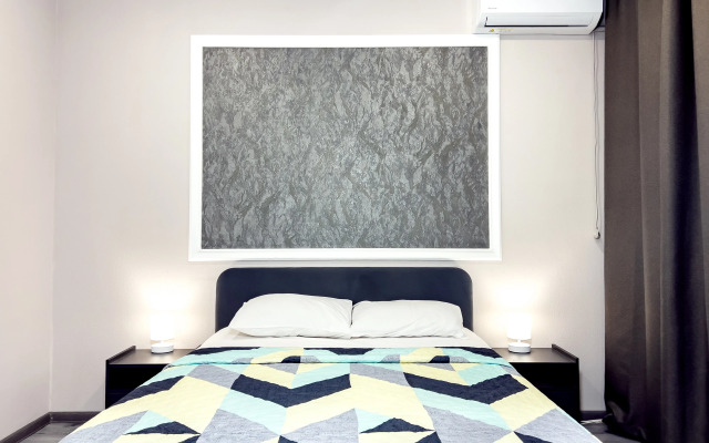 Апартаменты еЖИВИка Автомобилистов 13