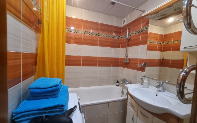 Apartamenty Uyutnaya 3komnatnaya Kvartira Na Pozharnoy