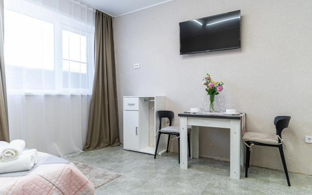 Prostornye s Panoramnym Balkonom ot LetoApart Apartments