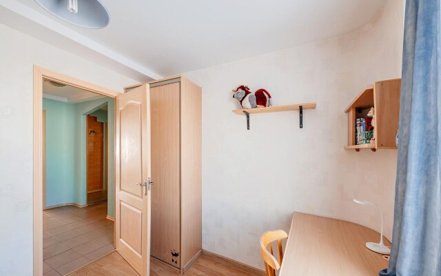Ryadom s tsentrom i vokzalom na 9 gostei Flat