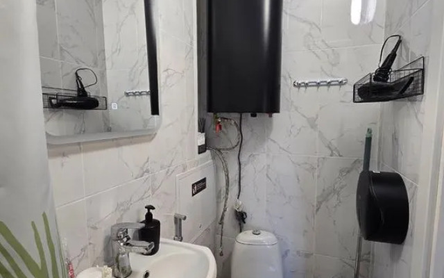 Komfortabelnaya Yevrostudiya v Tsentralnom Rayone Flat
