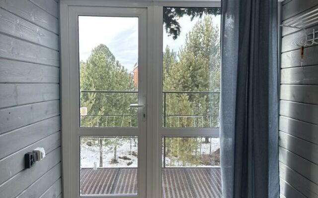 Hvoya v okruzhenii kedrovogo lesa Guest house