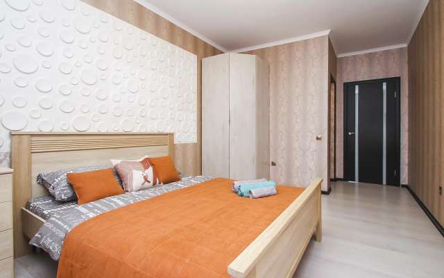 Апартаменты 2 комнатная квартира Крылова 38