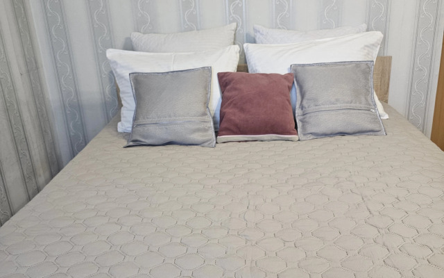Prostornaya Dvukhkomnatnaya Na 10 Etazhe Flat