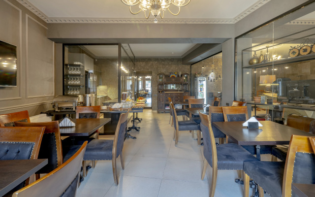 Piazza Hotel