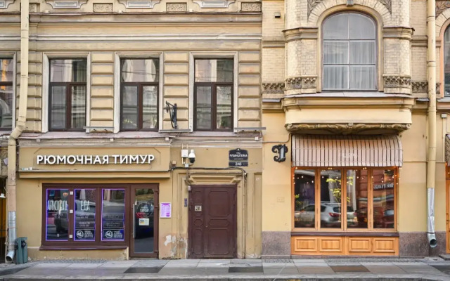 1912 U Anichkova Mosta №3 Apartments