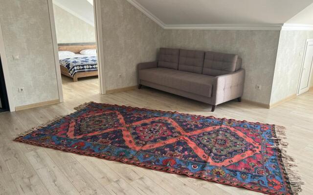 Apartaments ''Elenika'' V Tsentre Kaspiyska S Vidom Na Gory