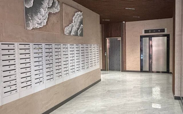 Yarkaya studiya dlya 4 gostey Flat