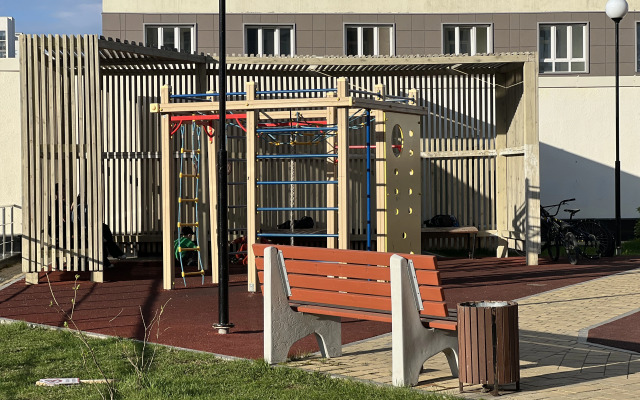 Квартира с лоджией в современном районе с развитой инфраструктурой