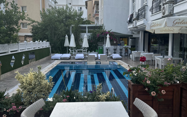 Serenity Suit Hotel