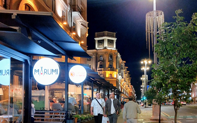 Апартаменты 4-х комнатные центре на Карла Маркса 25