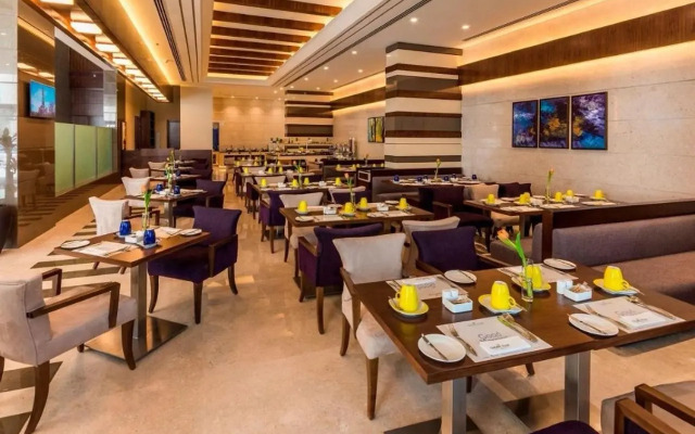 Golden Tulip Media Hotel
