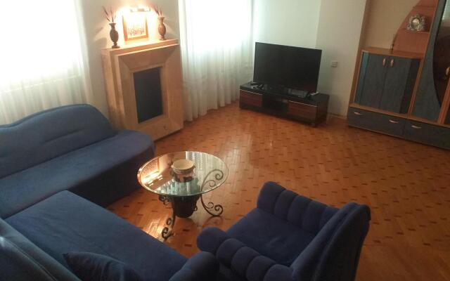 Kvartira V Tsentre G.baku, S Vidom Na More! Apartments