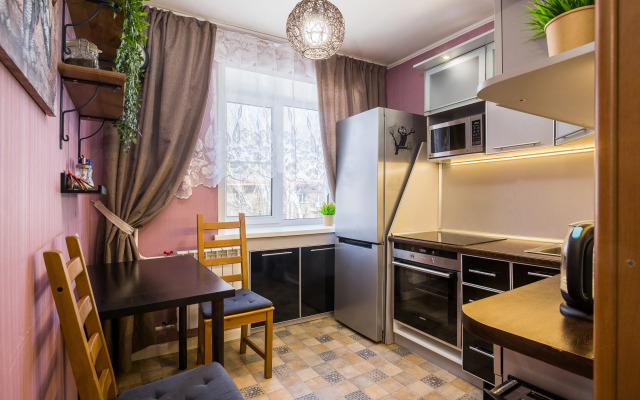 Na Ulitse Dusi Kovalchuk 185B Flat