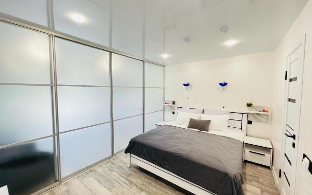 3 Komnatnye Apartamenty S Basseynom Apartments