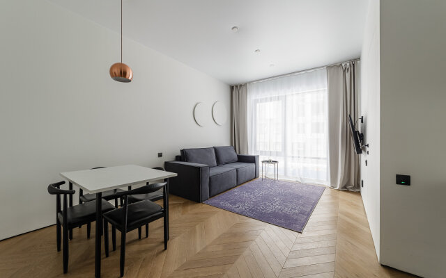 Cherno-bely minimalizm -vystavka Rossiya Apartments