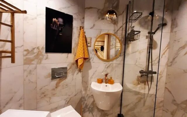 Gold Studio Flat