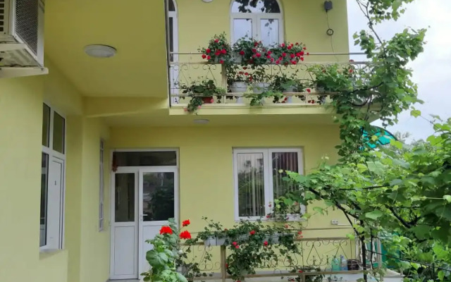 Uyut Guest House