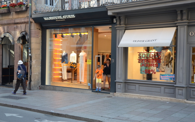 Quatre Chaises Apartments