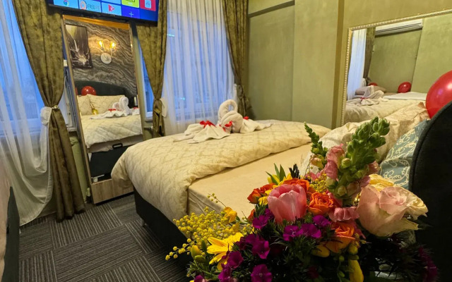 Gur Royal Suit Apartments