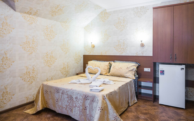 Tikh Hotel Guest House