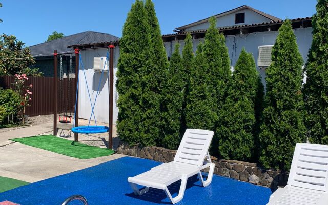 7 Palm Apartments