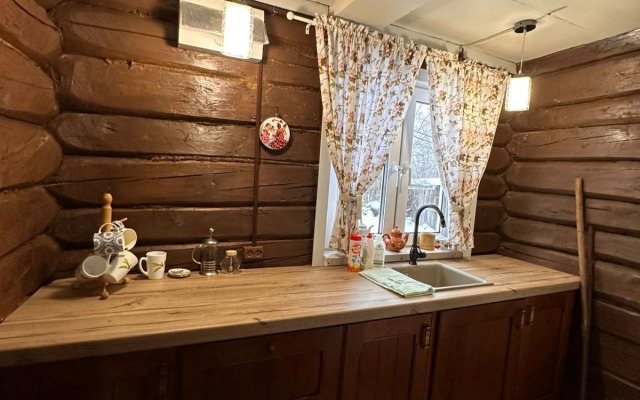 Nastoyaschiy Derevenskiy Dom s Russkoy Pechkoy Private House