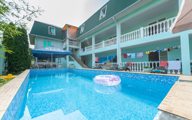 Maksim Guest House
