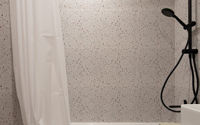 Апартаменты улучшенные в новом доме с качелей