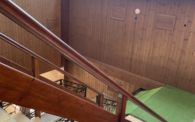 Elina Guest House